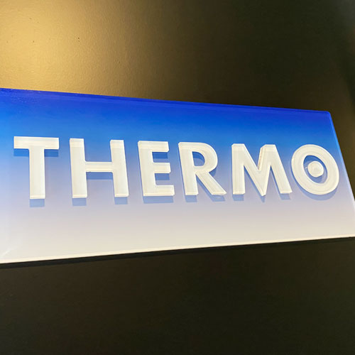 テルモ入口看板